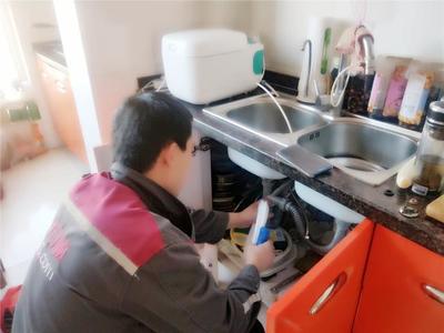 超逸酷玩饭小二煮饭机器人 让做饭变得简单，关注家电维修保养